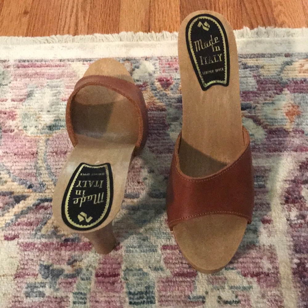 Vintage never worn leather upper heel.